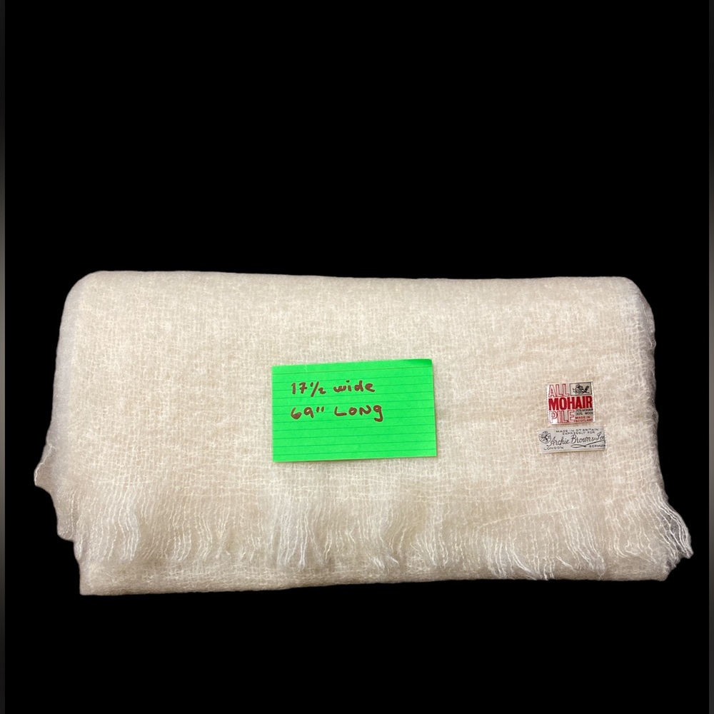 Archie Brown y Lon all mohair pile scarf